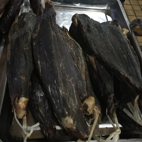 Yunnan raw scallops beef dry bau meat dried raw yellow beef jerky dried bau need to slice and fry the next meal to air dry