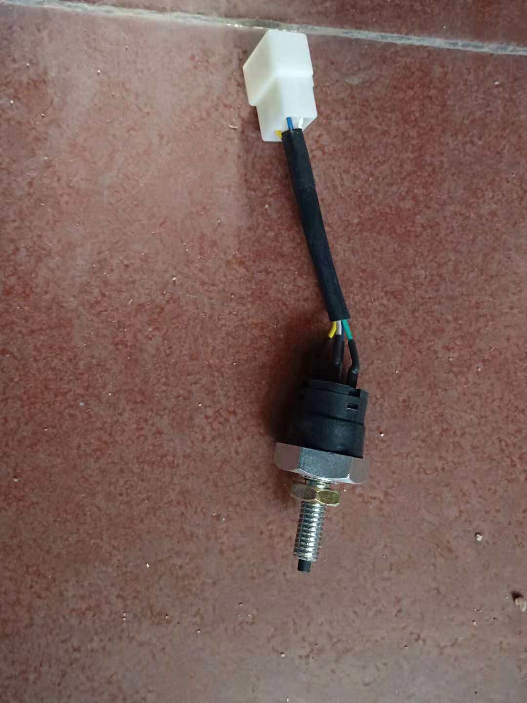 Qingdao Liberation Tiger VH Tiger VM Tiger VN Brake Light Switch Brake Light Switch Original Factory Assembly Piece