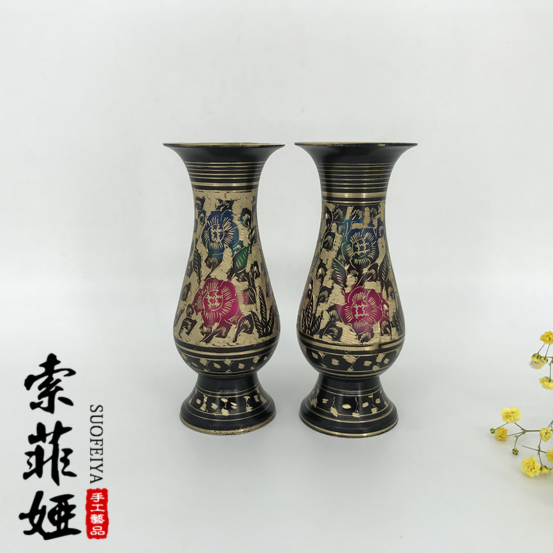 A fine dry vase of Pakistan home restaurant decoration crafts and crafts with 6 inches hand carved