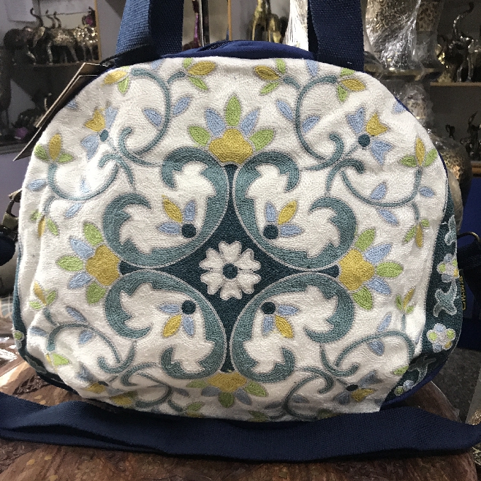 Xinjiang gift original ethnic style women's bag one-shoulder portable double-shoulder embroidered travel bag Y023 Xinjiang style women's bag
