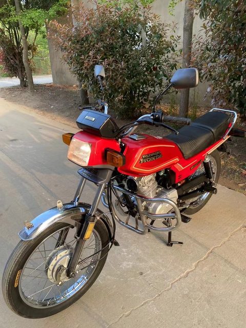 ລົດຈັກມືສອງ Wuyang Honda old A-C-F125 ສີດໍາ striped mountain classic straddle old street bike ລົດຄົບວົງຈອນ