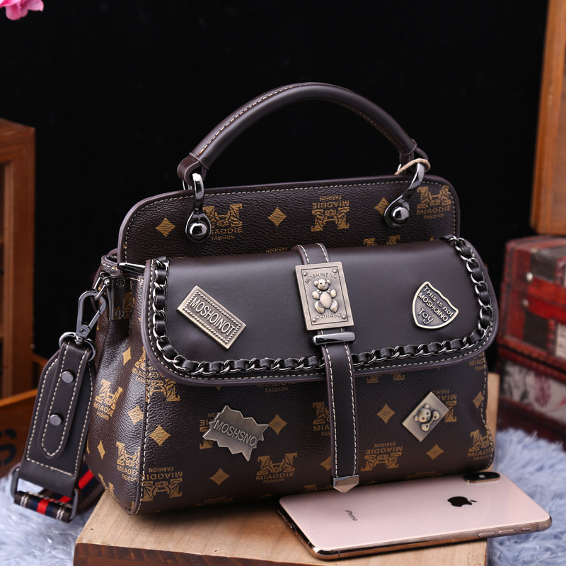 Hong Kong Girls Package 2022 New Fashion European Stand Trend handbag Korean version Leisure single shoulder Inclined Satchel Bag