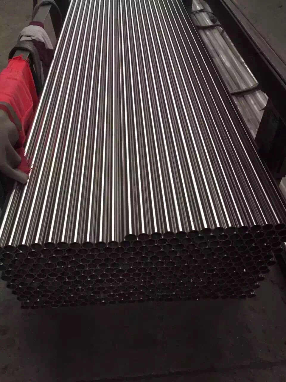 304 316L stainless steel pipe sanitary grade pipe seamless industrial pipe meter capillary precision polished pipe
