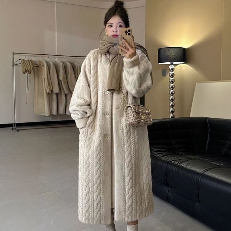 Eco-Friendly Fur Coat for Women, Autumn and Winter 2025 New Style, Twist Mink Velvet, Padded and Thickened for Warmth, Long Cardigan Coat