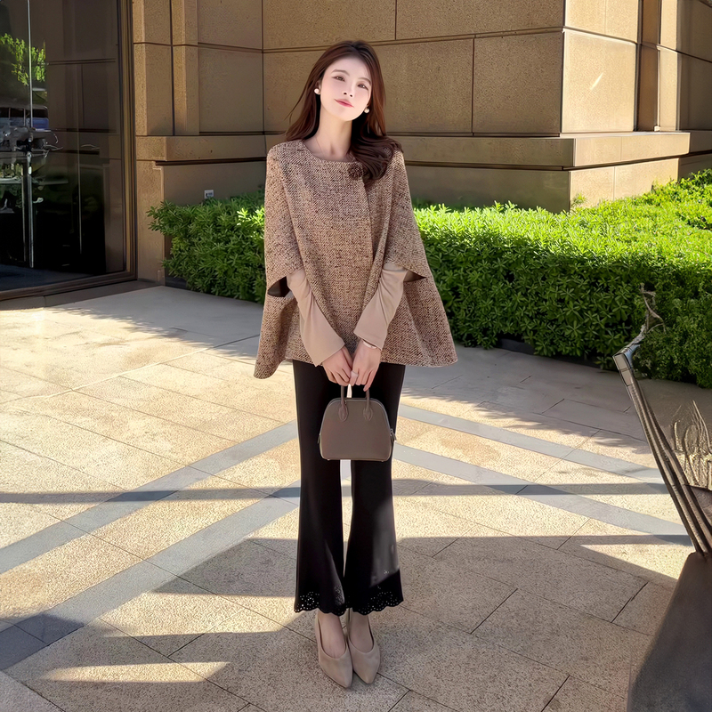 Chic Tweed Cape Coat for Women, 2026 Autumn and Winter New Style, Loose Fit, Slimming, Short Shawl-Style Top