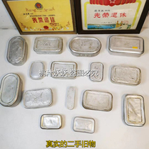 Nostalgic aluminum lunch box Cultural Revolution old objects 70 80 s antique old goods silver canteen box film and television props display