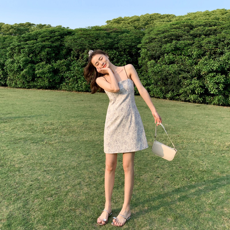 Super fairy fairy white suspender dress female 2022 new summer small French first love sweet dating skirt