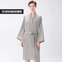 Увеличьте модель (скрутить шелковую серую халату)