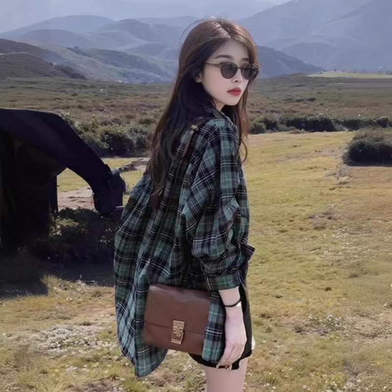 Green Sun-Protective Plaid Spring and Summer Shirt Jacket for Women, Casual Loose-Fitting Cardigan That Covers the Hips, Long-Sleeve Top