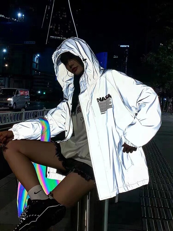 Reflective Fabric, Reflective Cloth, Glossy Cotton Clothing, Gray Luminous down Jacket Fabric, Black and White Night-Glow Fluorescent Fabric