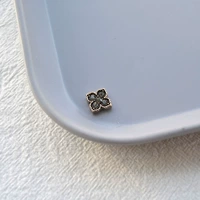 1#четыре лепестки маленькие цветы-2