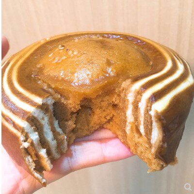 The Taiwan Province produces black pearls red sugar steamed buns 5 into each pack of breakfast for afternoon tea refreshment snack