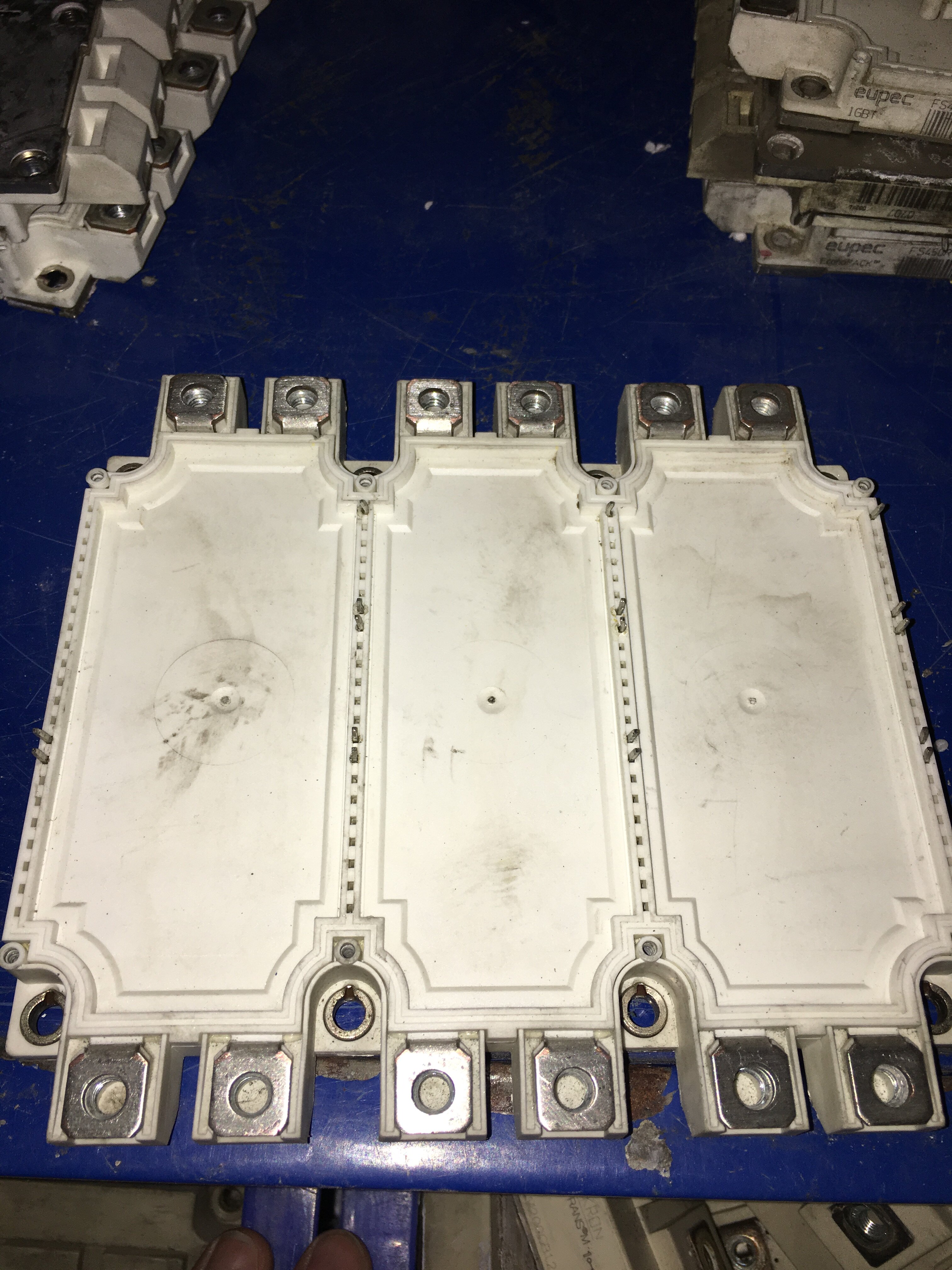 The igbt modules of the FS300R17KE and the FS300R12KE3-S1 and FS300R12KE3