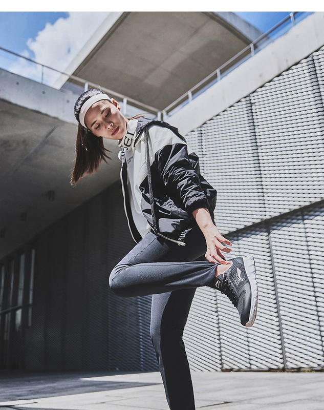 Giày chạy bộ Li Ning nữ mới hấp thụ sốc nhẹ buổi sáng chạy đôi giày sinh viên giày thể thao mùa thu ARHN206