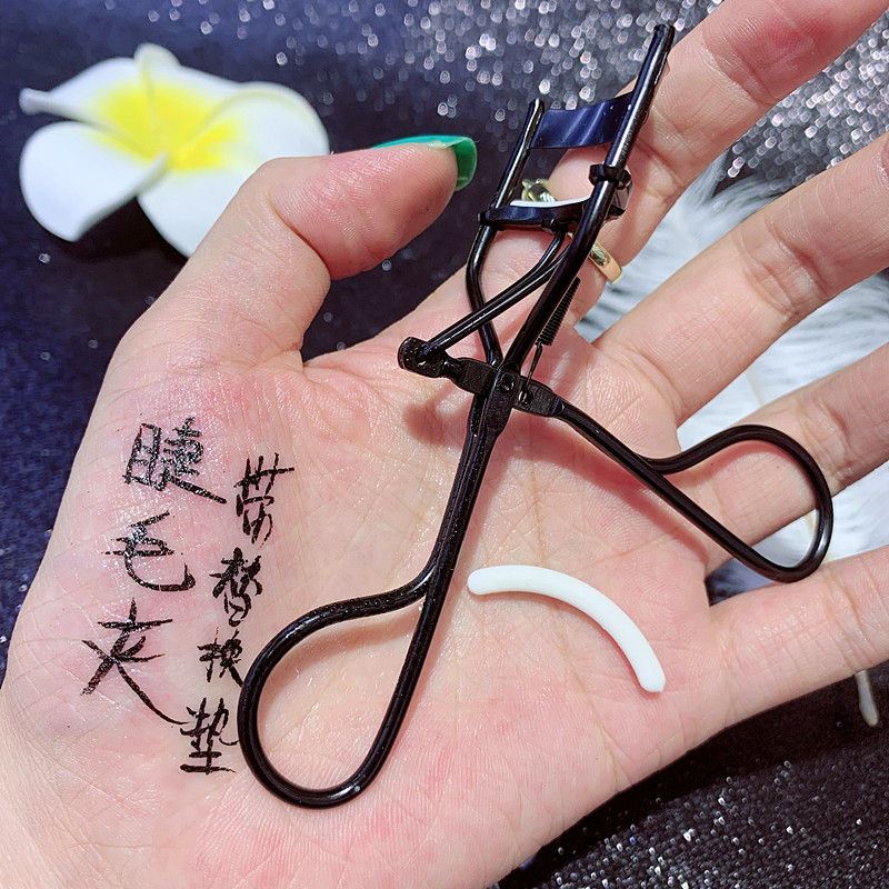Small portable long-lasting curl eyelash curler Small perfect curvature styling beauty makeup tool Send spare pad
