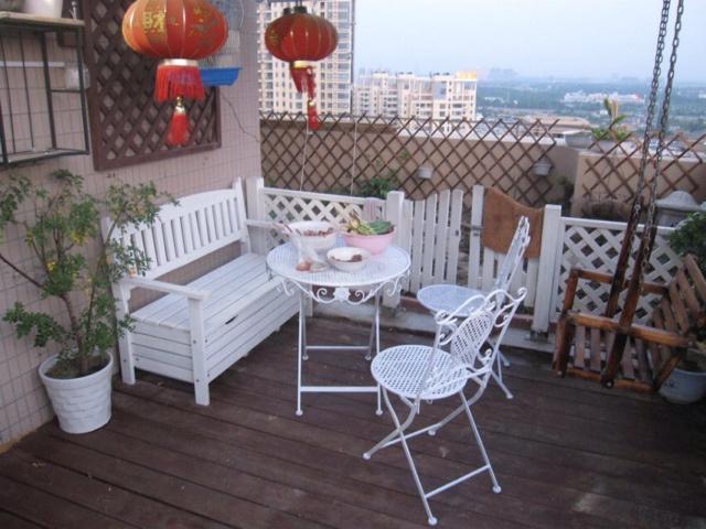 Châu âu sắt rèn đồ gỗ ngoài trời ban công giải trí bàn ghế trắng ba mảnh kết hợp vườn gấp bàn nhỏ bàn ghế để ban công