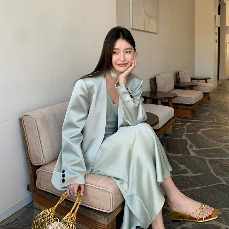 High-Quality Green Satin Blazer for Women 2025 Early Autumn New Style V-Neck Korean Style Glossy Small Suit Cardigan
