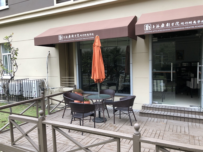 Nội thất Zizhu Mây 4-01 # bàn ghế kết hợp năm mảnh Biệt thự sân vườn Nội thất ngoài trời có dù che - Bàn ghế ngoài trời / sân bộ bàn ghế ban công