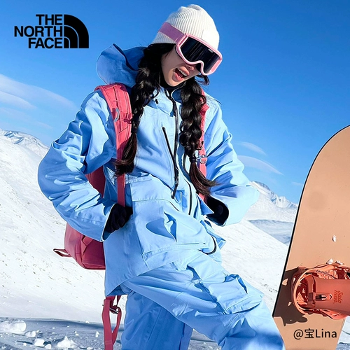 Куртка для гонкой на северных женских лыжах на открытом воздухе.