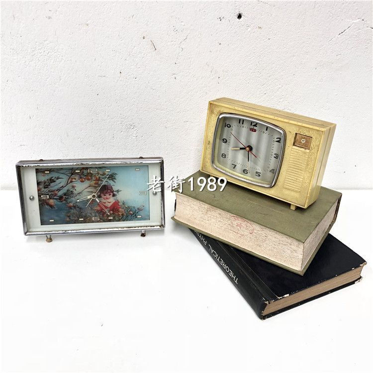 Old objects old - fashioned alarm small alarm machinery old clock old clock Antique - playing collection decoration