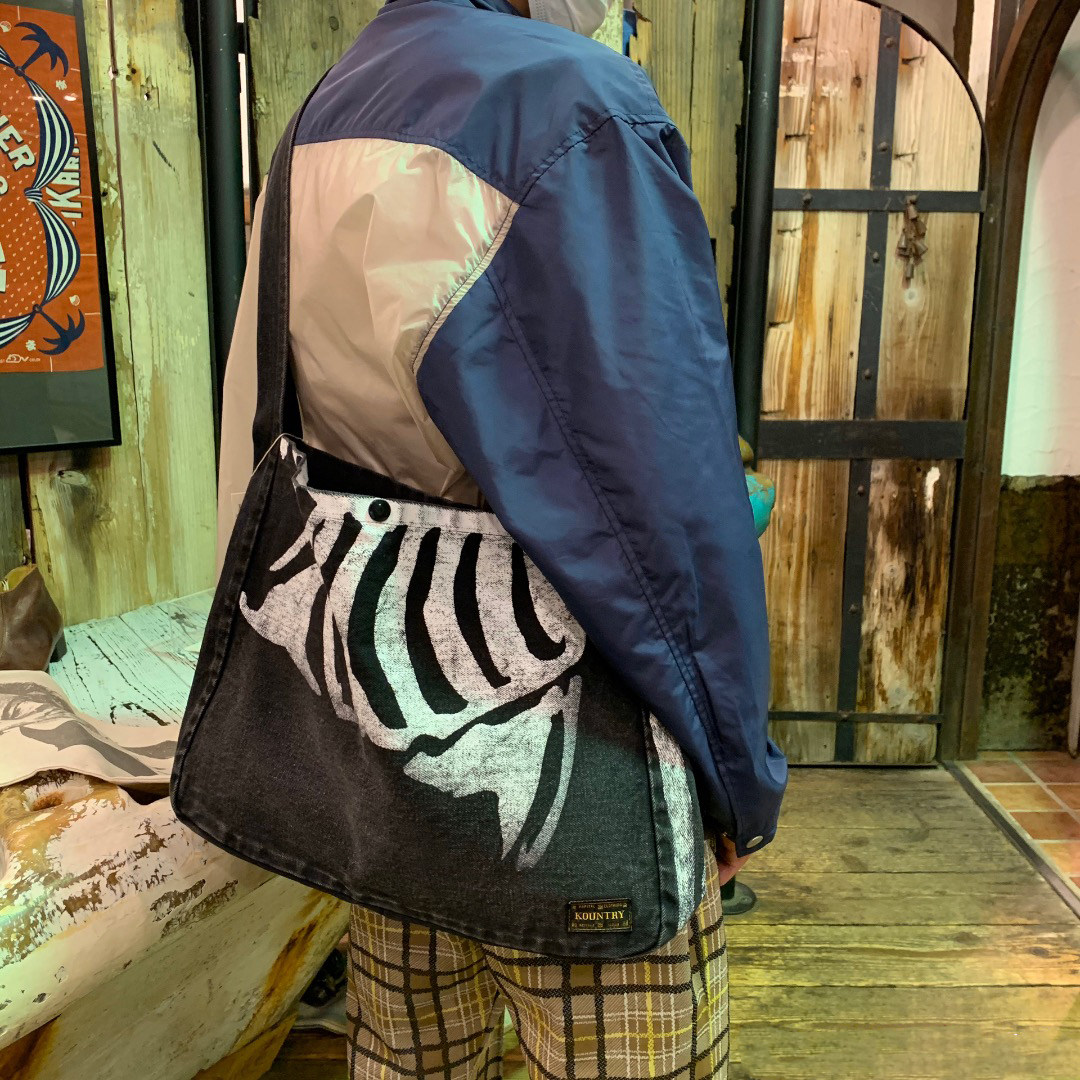 新品 KAPITAL 24AW 刺繍入り中綿ジャケット 平田和宏 3サイズ 黒 溫酒KAPITAL 平田和宏日系復古做舊骨頭男女同款單肩斜挎郵差包|男士包