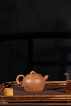 Taoying sand art Yixing original mine purple sand craft pot maker full hand-made Kwai yellow section mud Pine Wind pot 200CC