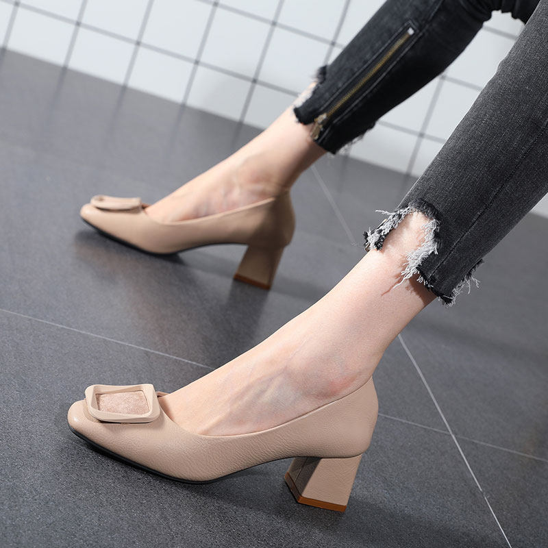 Square toe grandma shoes women's thick heel 2022 spring and autumn new leather square buckle women's shoes all-match shallow mouth medium heel bag shoes