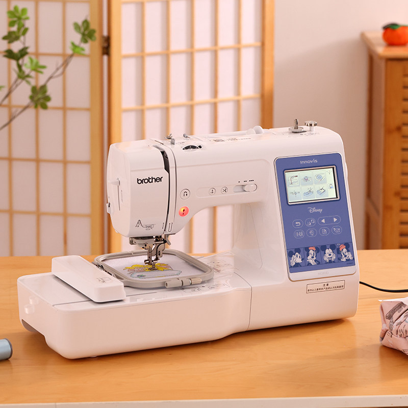 Компьютерная вышивальная машина Brother M380D Disney