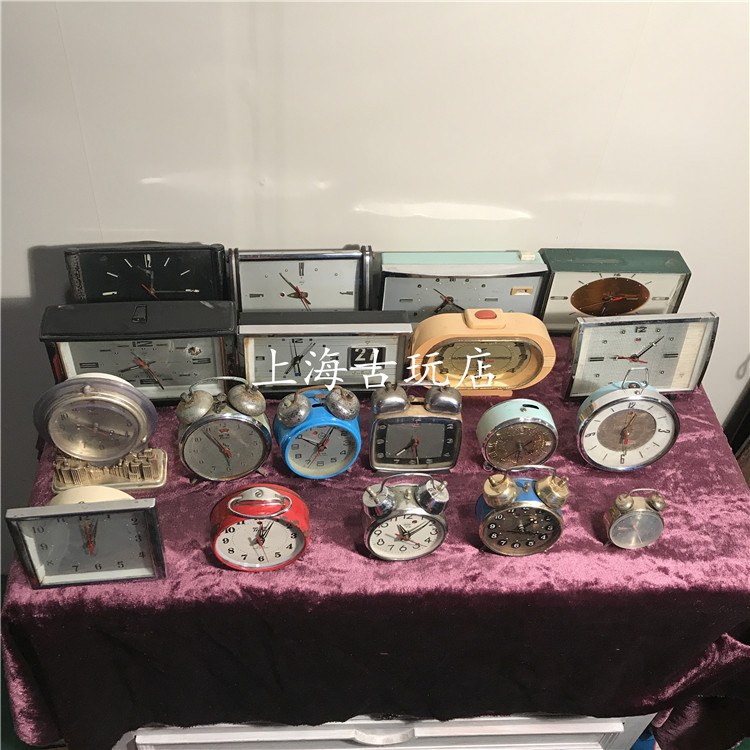 Shanghai old objects, old-fashioned alarm clocks, small alarm clocks, mechanical springs, old clocks, antique collections and decorative furnishings