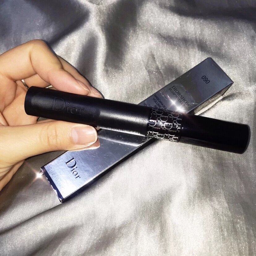 The box without box is being rolled and thick Dior Dior is stunning and the mascara is super dense and unseasonable 090 #