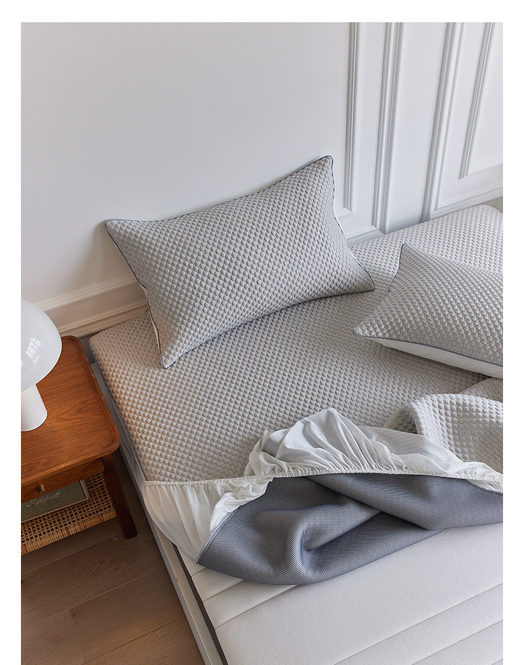 Класс A 2026 новая модель прохладный набор циновок из трех предметов из ледяного шелка летний матрас с простыней на резинке машинная стирка мягкая циновка для кондиционера