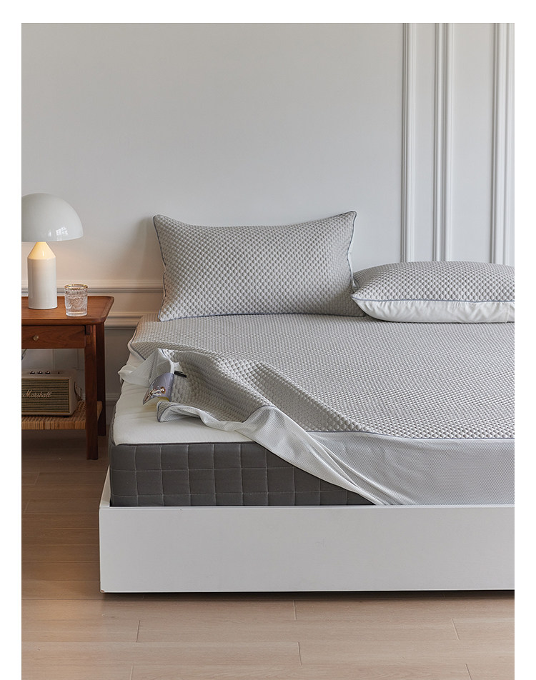 Класс A 2026 новая модель прохладный набор циновок из трех предметов из ледяного шелка летний матрас с простыней на резинке машинная стирка мягкая циновка для кондиционера