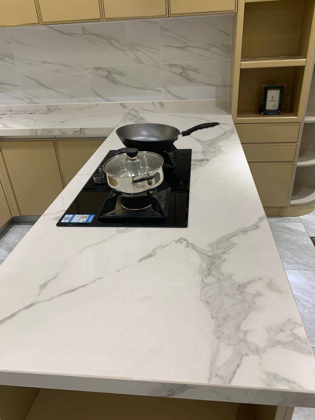 Create a space rock pattern quartz stone Chongqing Nanping shopping mall online and offline with the same modern simple Nordic style