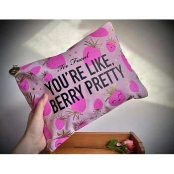 68 free shipping export european and american niche foreign trade cute strawberry pink gold stamping large capacity metal love storage bag