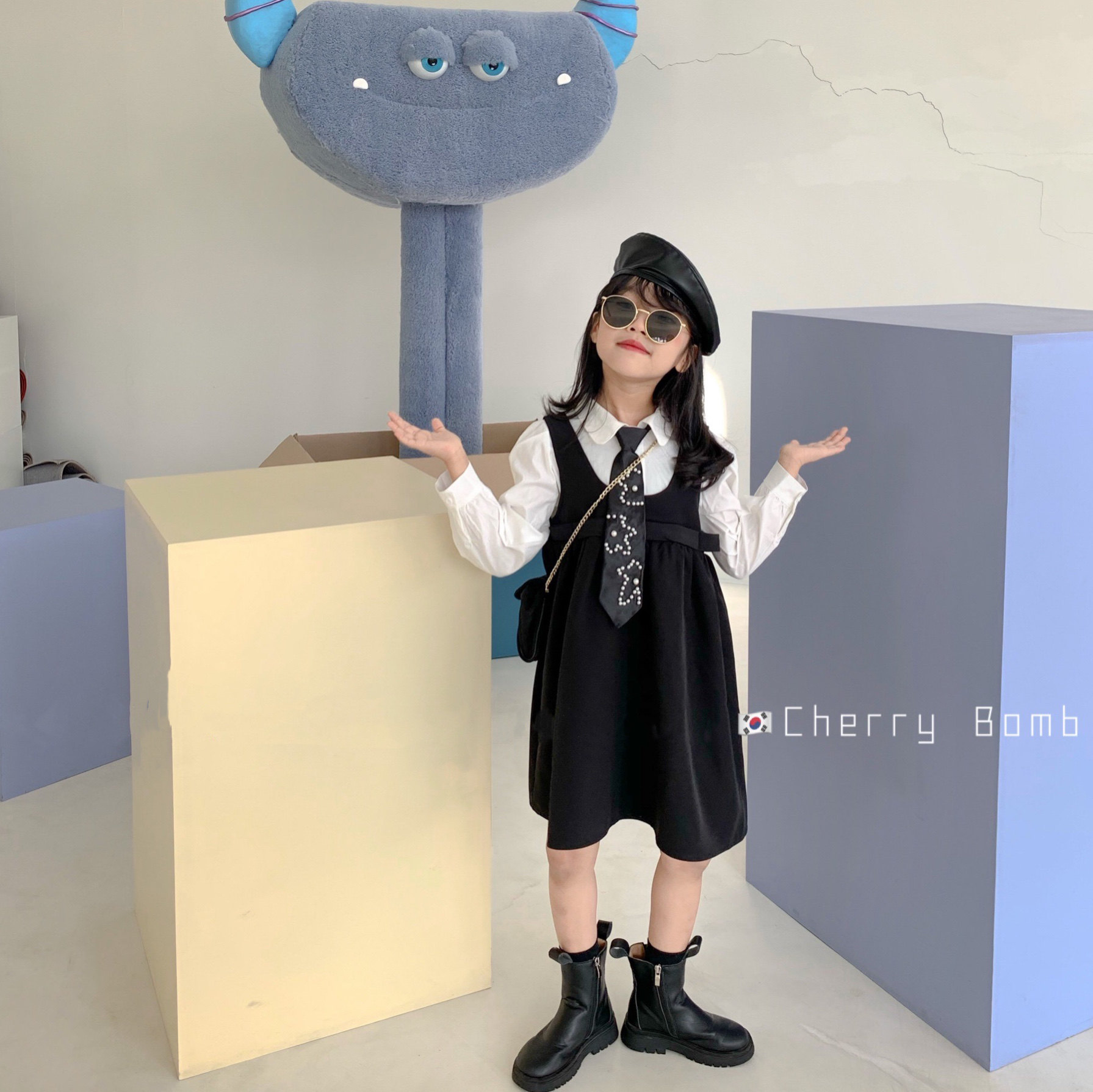 South Korean version 2022 Spring and autumn new girl's temperament pearl neckline white shirt child trendy hanging band Skirt Tide