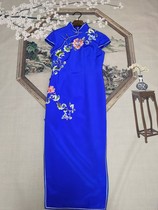 2020 new pure hand embroidery flowers custom Cheongsam banquet dress Chinese silk blue cheongsam long dress