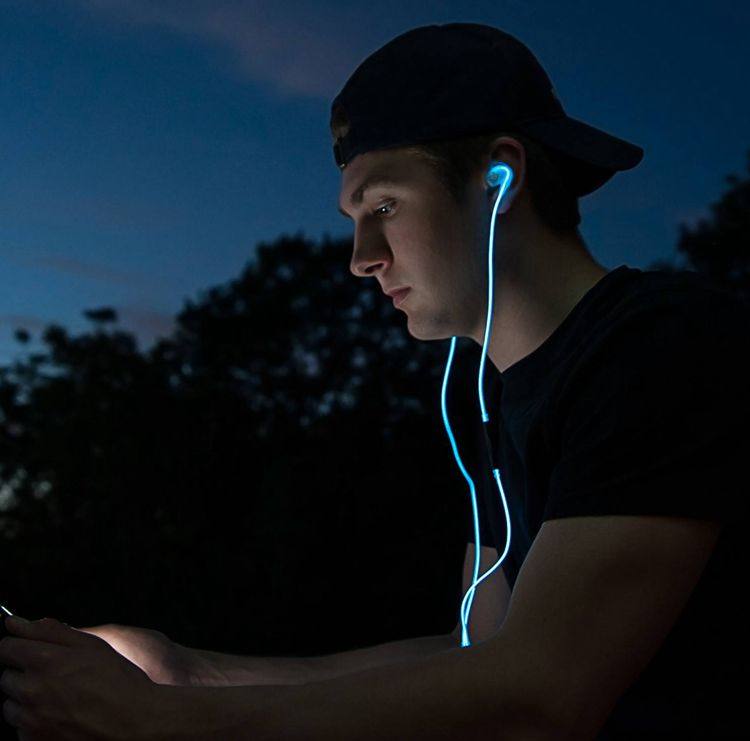 Spark Super Bright Luminous Audio Line Headphones can flash with the music rhythm