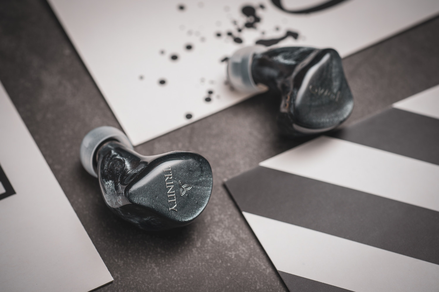 Singapore's Jomo Audio new flagship Trinity 1 moving coil 4 moving iron 2 static male model in-ear earplugs