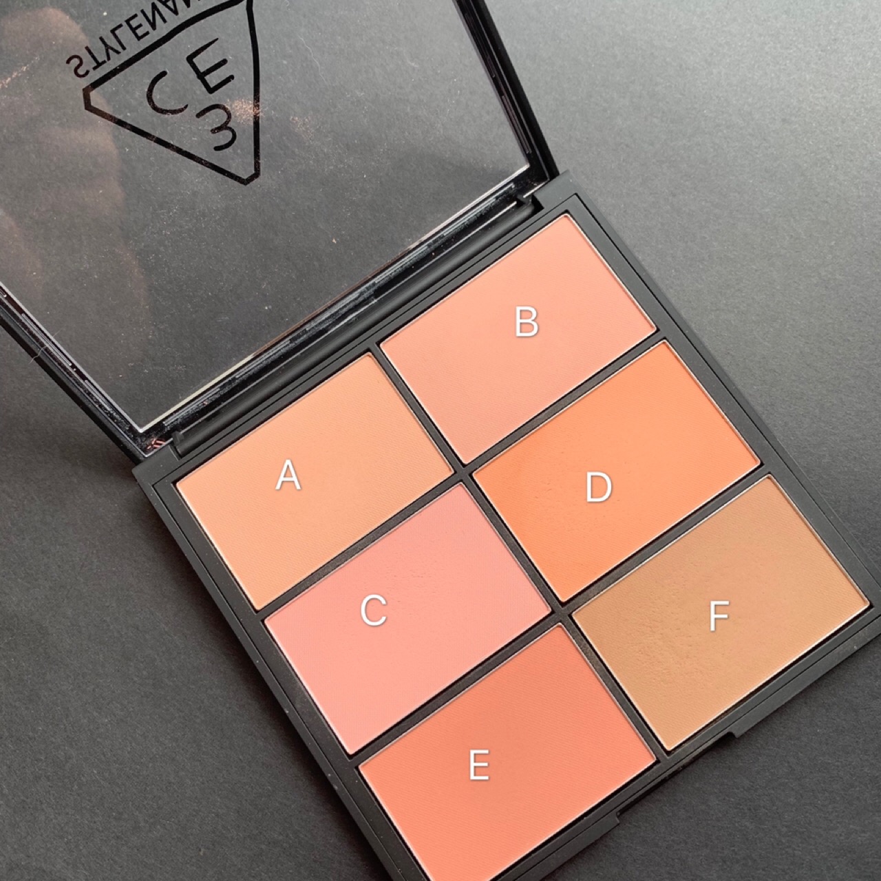 Hàn Quốc 3CE 10 Anniversary Limited Edition Six Color Blush Môi Cheek Pan 6 Màu Apricot Orange Pink Peach Highlight Sửa mũi - Blush / Cochineal má hồng sunnies face