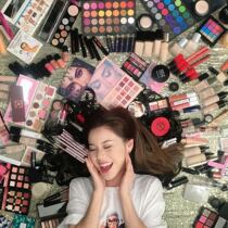 How does Miss Ho profile the non-selling items?