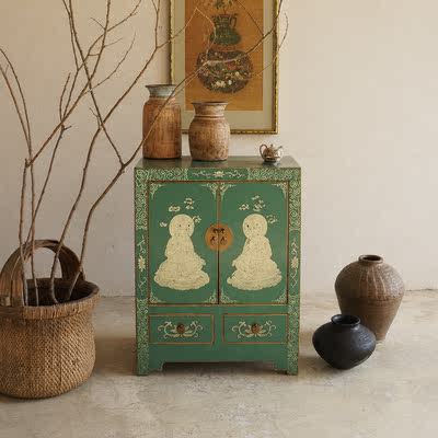 The asianart entrance door is made of solid wood, with a narrow, ancient-style foyer and a small shoe cabinet. It is a new model for 2026