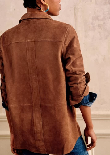 Sezane French Poicksing будет мягкая козея с длинной пальто.