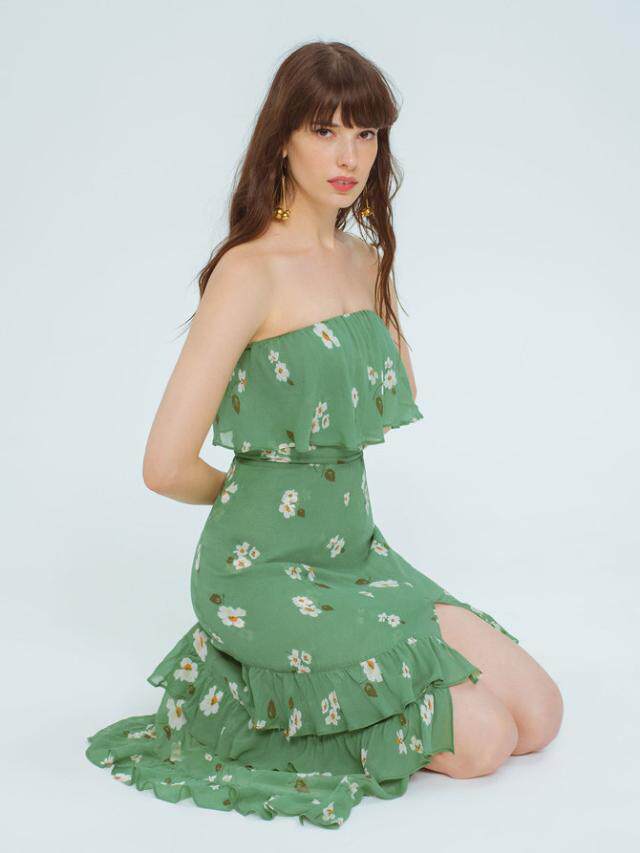 reformation American lotus leaves with a cross - fork and a French dress on the side of the floor