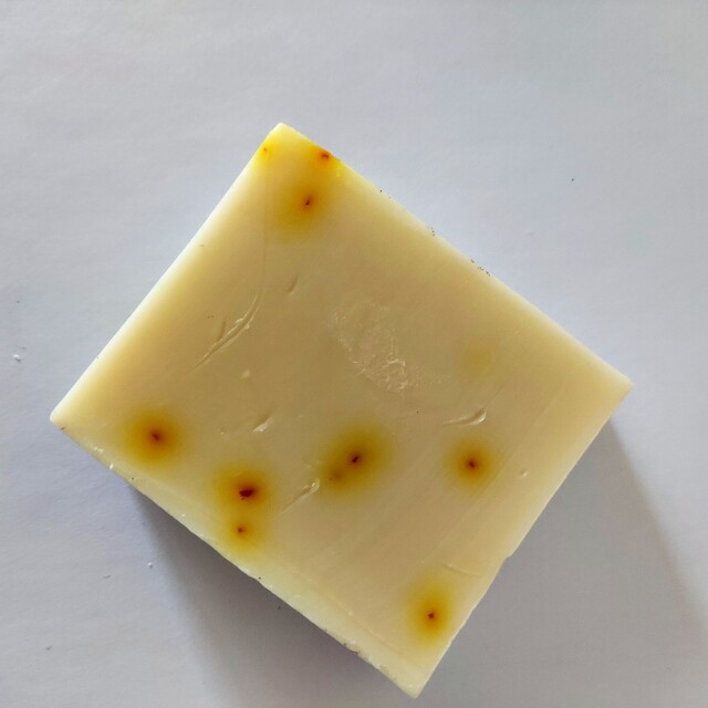 Saffron cold process soap ສະບູລ້າງຫນ້າ ຕ້ານອາການແພ້ ກໍາຈັດເມັດເລືອດແດງ ແຖມຟຣີ 1 ແຖມ 1 ສຳລັບຊື້ສະບູ່ເຂົ້າໜົມຫວານ 3 ​​ອັນ ສົ່ງຟຣີ