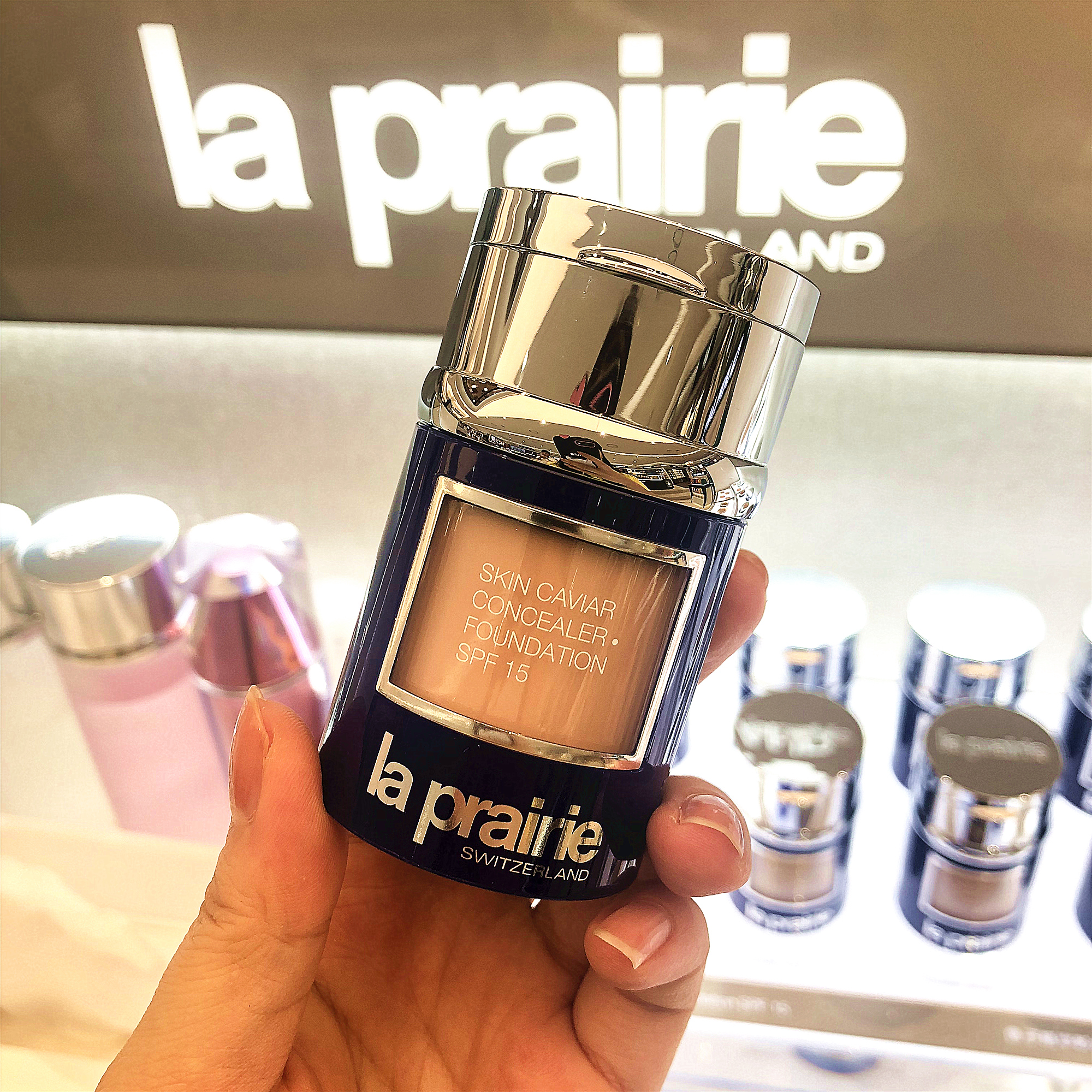 Kem nền che khuyết điểm La Prairi LP Lai Pooni Caviar Cream Kem nền 30ml - Nền tảng chất lỏng / Stick Foundation phấn nước klavuu