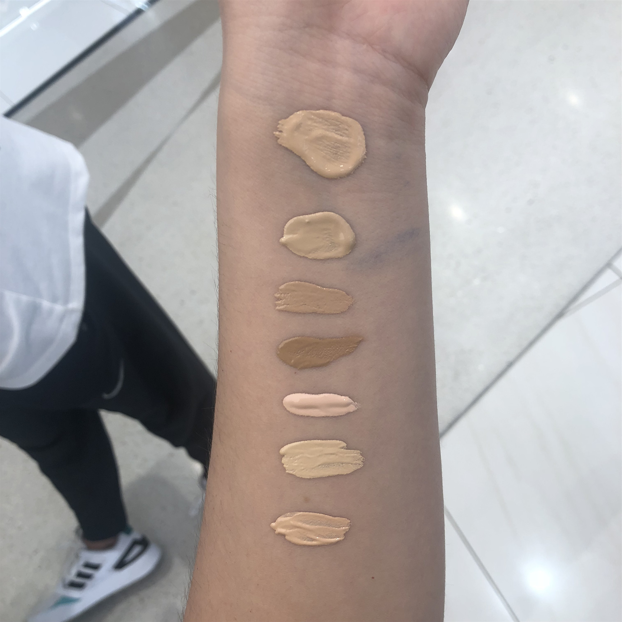Kem nền che khuyết điểm La Prairi LP Lai Pooni Caviar Cream Kem nền 30ml - Nền tảng chất lỏng / Stick Foundation phấn nước klavuu