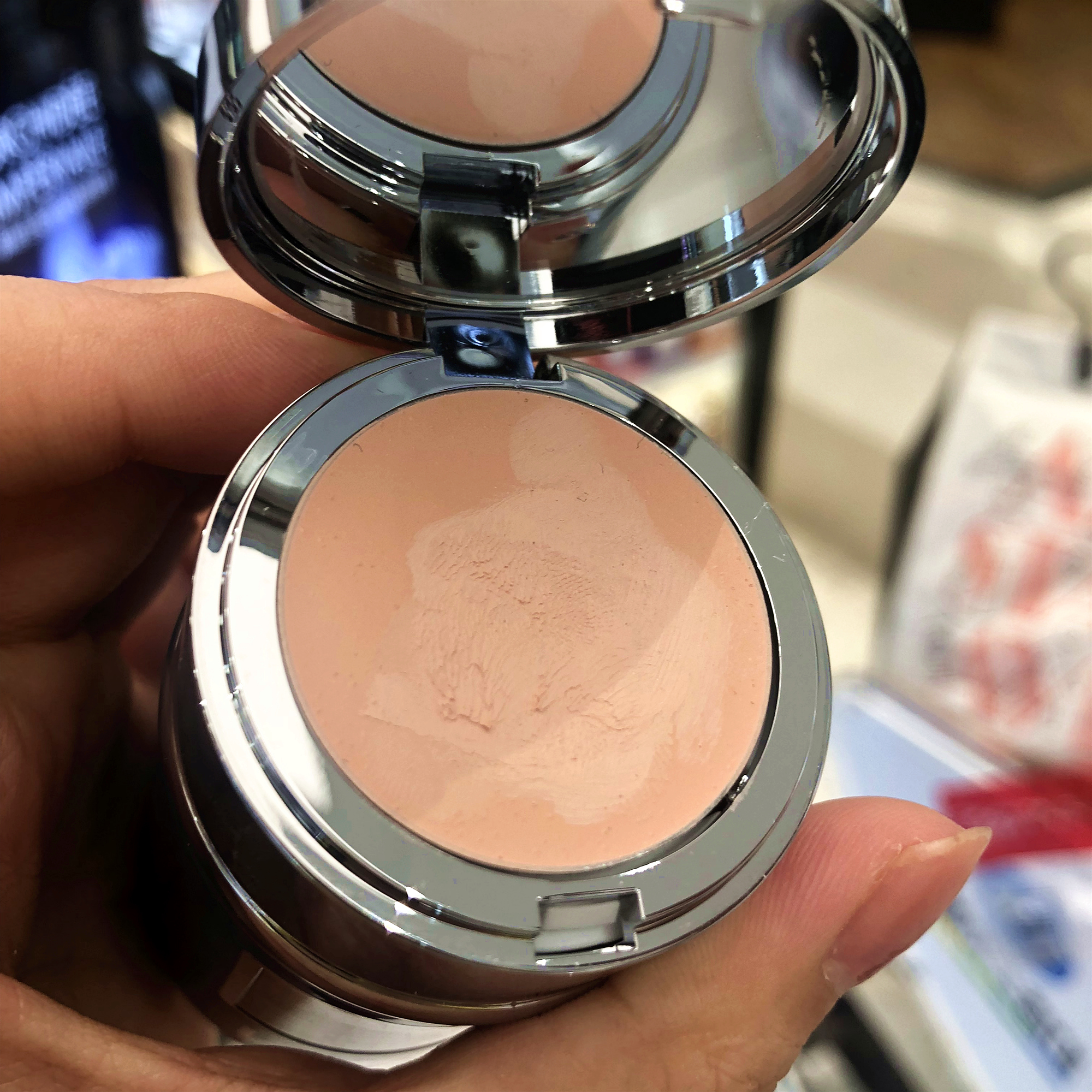 Kem nền che khuyết điểm La Prairi LP Lai Pooni Caviar Cream Kem nền 30ml - Nền tảng chất lỏng / Stick Foundation phấn nước klavuu