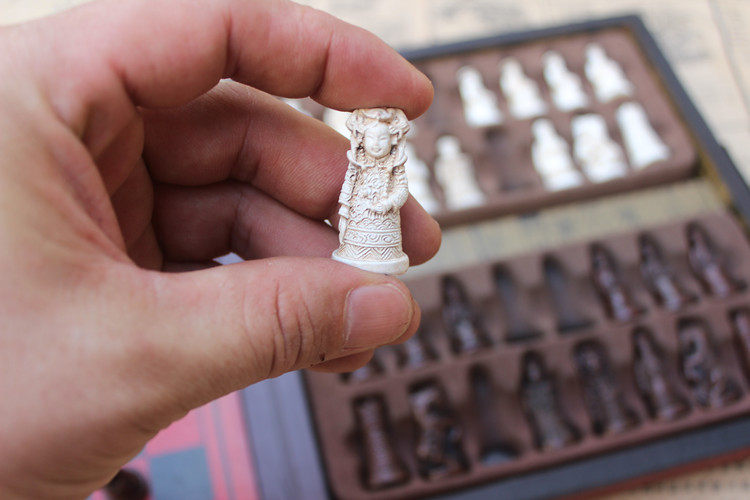 Antique Chess Mobile Chessboard Microshrink Three-dimensional Clear Soldier Replica Ancient Leather Case Suit Chess Creative Gift