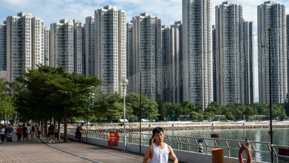 报告显示这些地产项目包括一座酒店度假村、四座写字楼、一座购物中心和五栋出租公寓楼。有业内人士预计这些物业变现速度会相对...