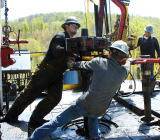 CBA认为，布伦特原油可能于下个季度在20美元/桶区间触底，然后于2021年年底缓慢回升至60美元/桶，但这一预期是基于全球石油需求复...